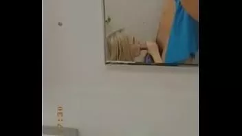 Abspielen Verdammte Amateur-Blondine im Spiegel