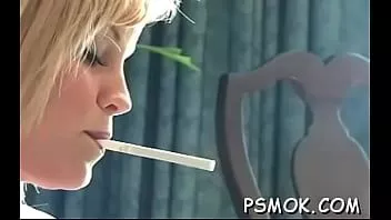 Odtwórz Lubieżna dziewuszka zaraz zabawi się sekszabawką