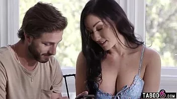 play Mama vitregă milf jennifer white concurează cu prietena adolescentă a fiilor vitregi Spencer Bradley