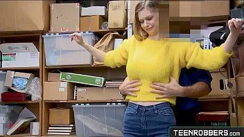 Redare Adolescent cu sâni perfecti care suge penisul gardianului - teenrobbers.com