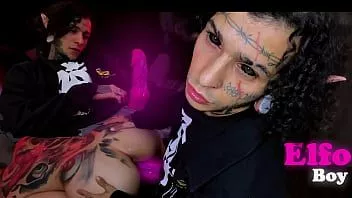Redare Lucrul bun despre a fi un demon este că poți să te draci cu orice