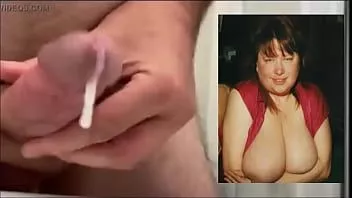 Redare O altă fotografie wankable cu Trixie care arată la fel de sexy ca întotdeauna, cu sânii aceia minunati.