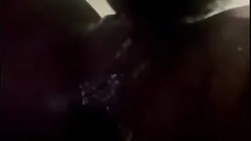 play 她喜欢我舔她黏糊糊的阴部，直到她潮吹，我吮吸她的阴蒂