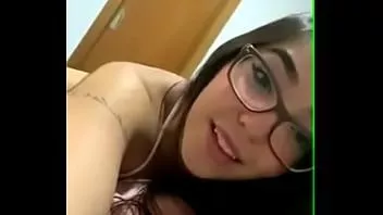 play 彼はパンデミックによって孤立していて、私は彼を慰めたいので、それは彼女のボーイフレンドのために演奏されます。