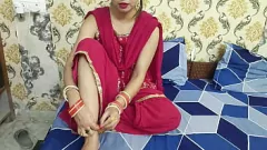 play Il sesso proibito Desi di Bhabhi indiano con il suo dever: figa rasata ravvicinata e grandi tette