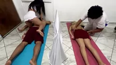 Redare Soțul cuckold se uită în timp ce soția latină milf înșelă în masaj erotic ntr jav