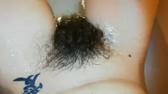 Putar Close-Up Pussy Berbulu: Klitoris Besar dan Orgasme Nyata