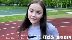 Играть Миниатюрная подростка Алекса Миллс в публичной хардкорной киске