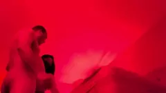 Jouer Femme asiatique chaude appréciant le sexe touristique dans un hôtel de la ville de San Francisco avec une bite perçante