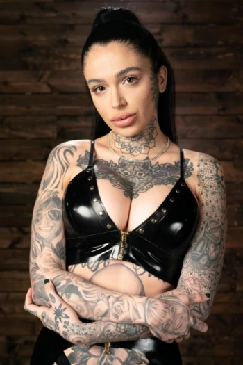 Pornstar Leigh Raven